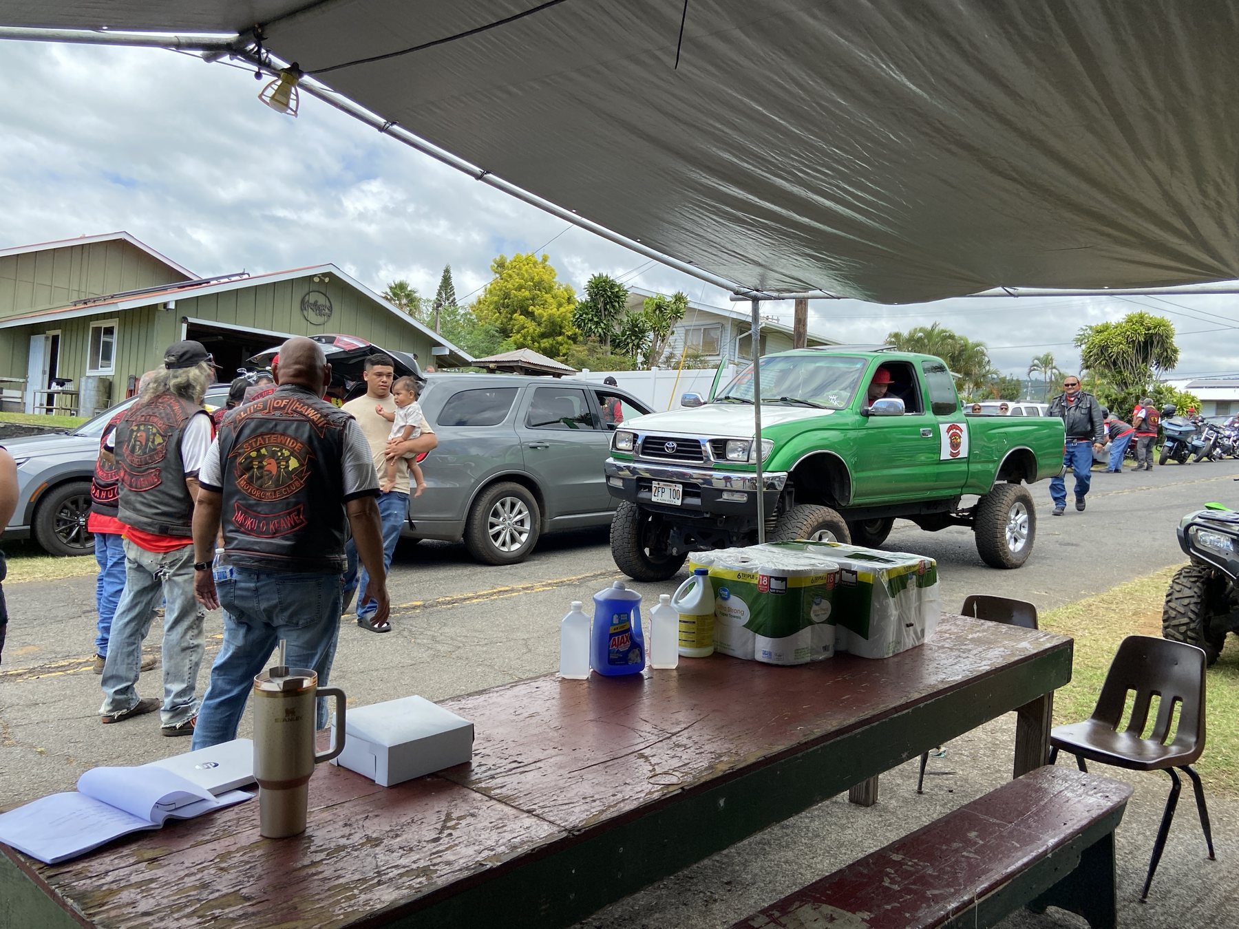 Aliʻi’s members and vehicles line up beside the hub
