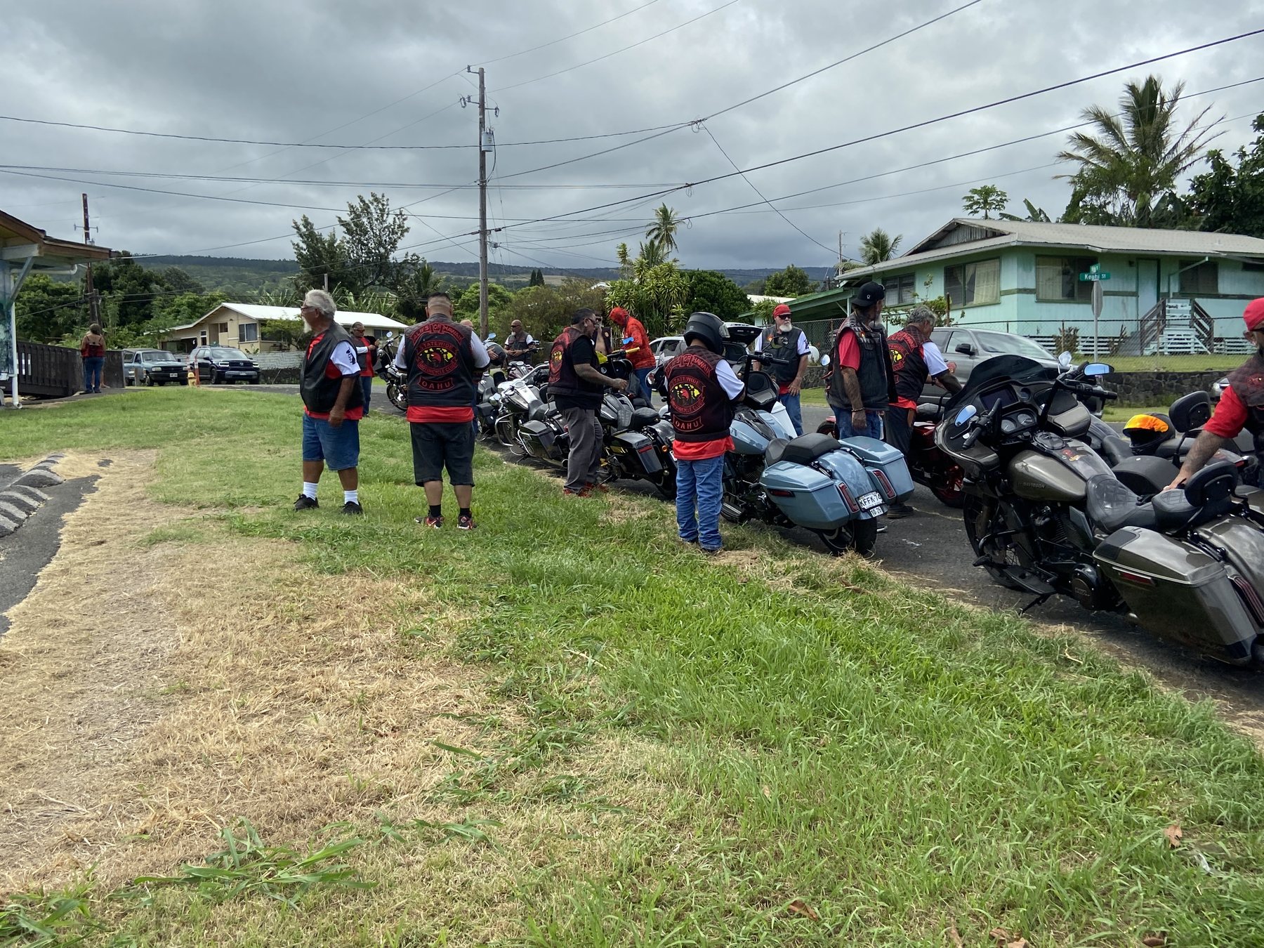 Aliʻi’s of Hawaiʻi members and motorcycles in Pāhala